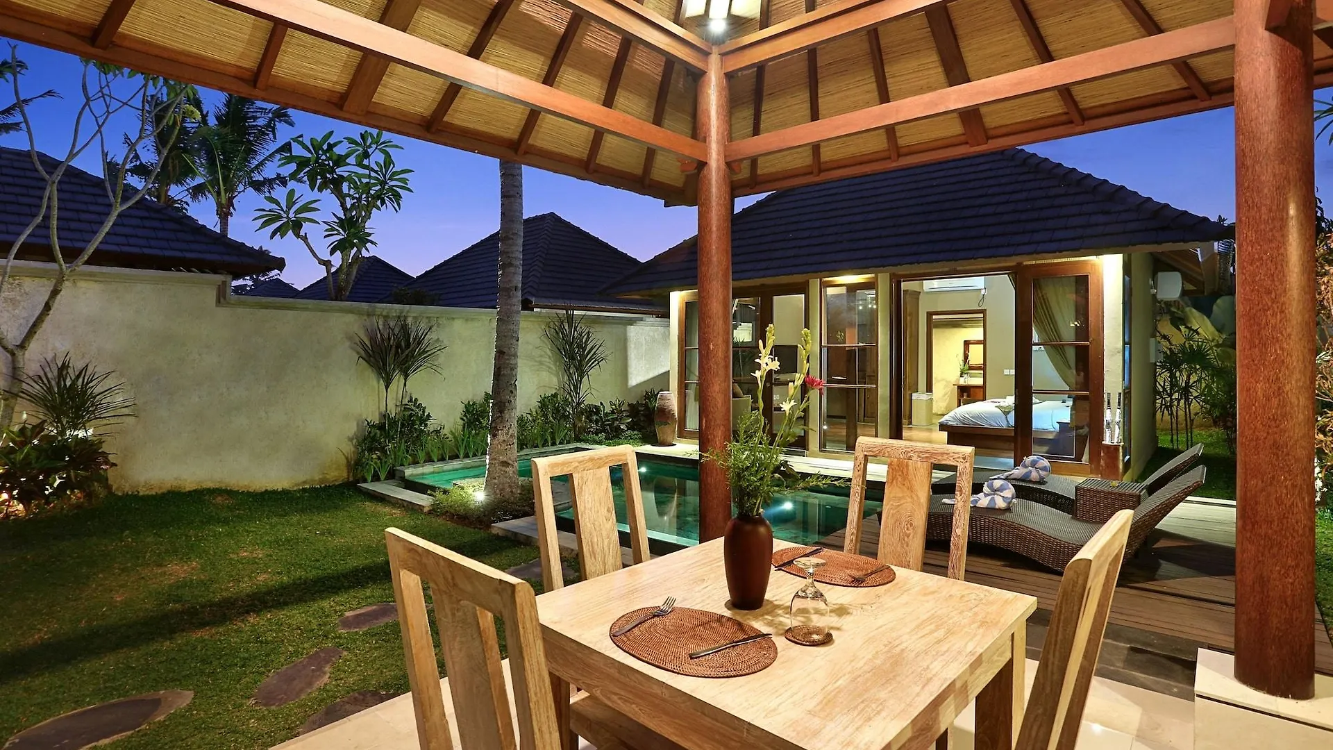 The Kampung Ubud Villa 0*,