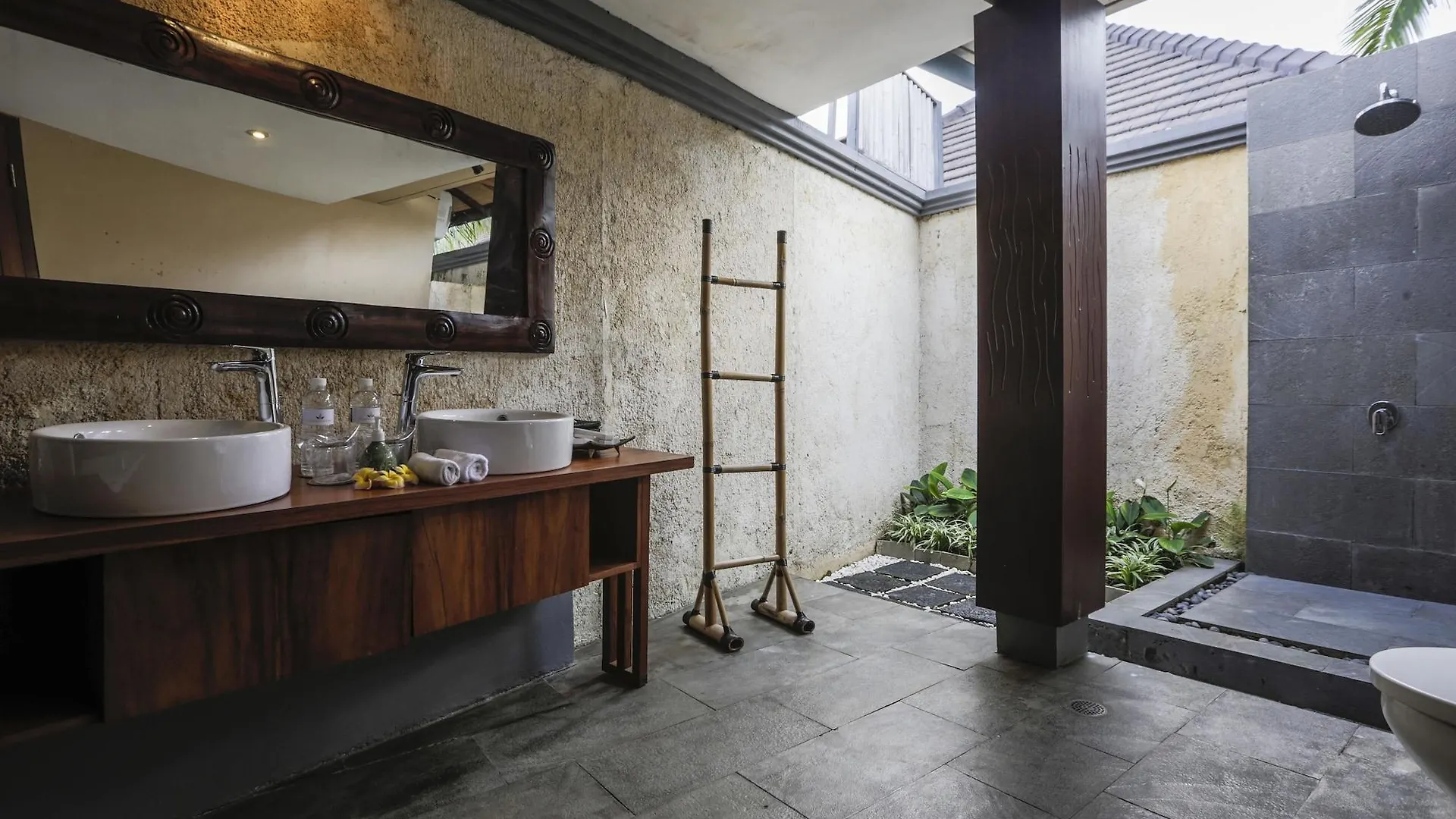 The Kampung Ubud Villa 0*,